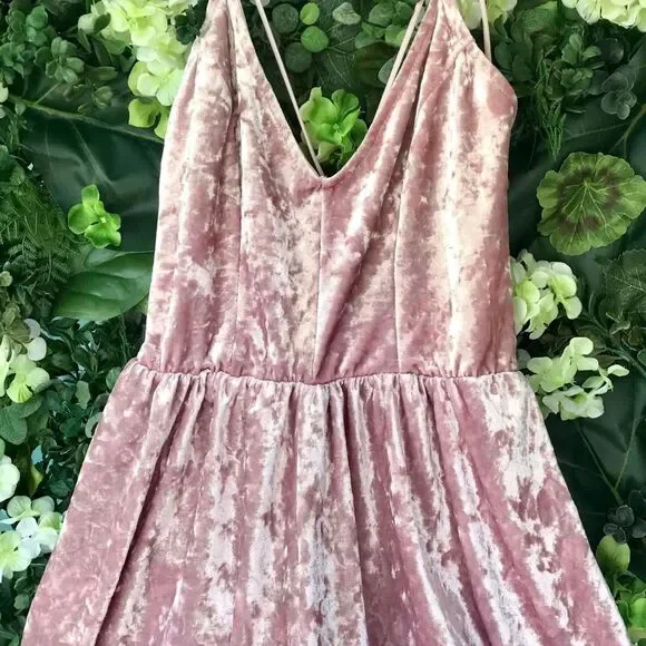 Blush Pink Crushed Velvet Romper Size XS LA Hearts Pacsun Spaghetti Straps - Picture 2 of 6